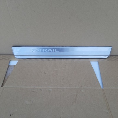 Молдинг порог перед правый nissan x-trail t32 led фото №1