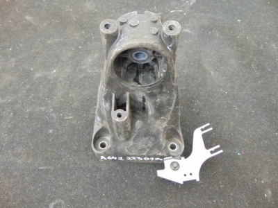 Mercedes w222 кронштейн підпора двигуна a6422230100 фото №1