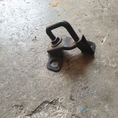 Зачіп кришки лівий mercedes actros 9607501514 фото №1