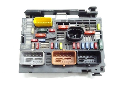 Peugeot 3008 коробка запобіжників фото №1