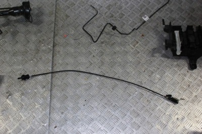 Chevrolet camaro 2016 трос крышка бака заливная горловина фото №1