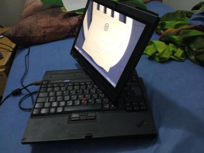 Laptop Lenovo ThinkPad X200 tablet z Libreboot