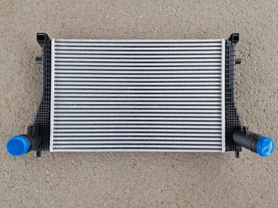 Радіатор інтеркулер vw arteon vw t-roc vw passat фото №1