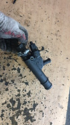 Vw touran i 1.9 tdi шланг патрубок воды фото №1