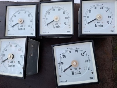 Wskaźnik obrotomierz analogowy