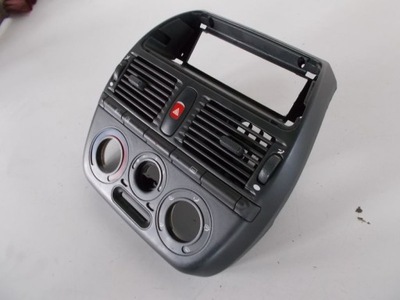 Fiat bravo i 182 рамка радіо решітка середня + вимикач світла аварійних фото №1