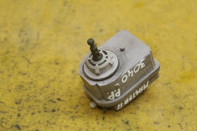 Моторчик регулировки лампы правый перед master ii фото №1