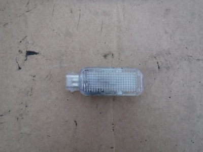 Лампа освещение салона audi оригинальный номер 8d0947415 фото №1