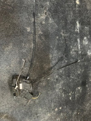 Замок правий задня mazda 3 i bk hb фото №1