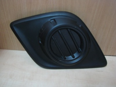 Заглушка права бампера toyota hilux po 2015r фото №1