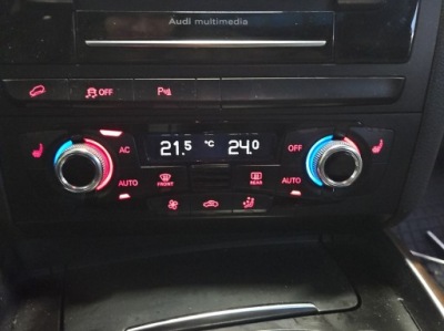 Консоль панель обдув audi q5 08- 8k1820043t фото №1