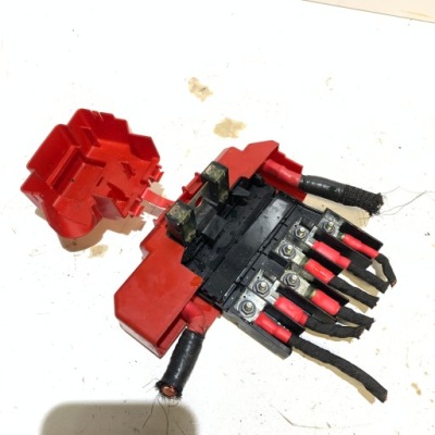 Renault austral 1.2 e-tech клема запобіжники 403882800r фото №1