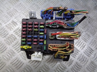 Коробка запобіжників hyundai getz 91198-1c010 фото №1