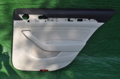 Обшивка оббивка двері праве задні vw passat b8 фото №1