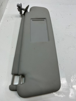 Козирок правий vw touareg 7p szary фото №1