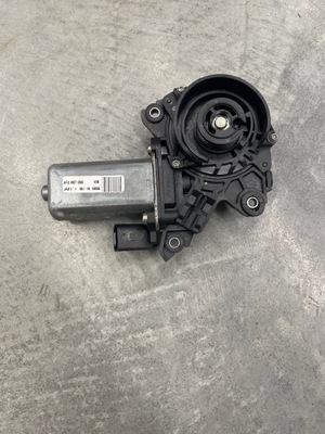 Двигун доводчик двері лівий перед a8 s8 d4 фото №1