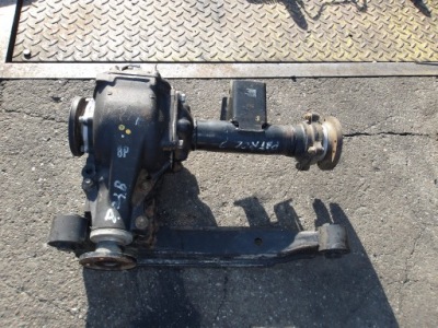 Nissan pickup міст передній фото №1