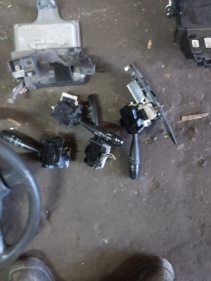 Переключатель комбинированный toyota yaris фото №1