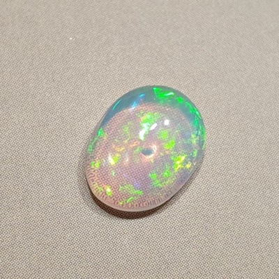 Opal z Etiopii kaboszon ~10,07x7,98 mm nr 61