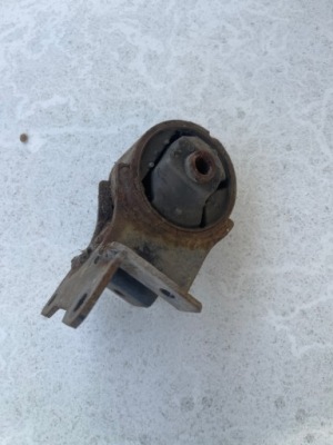 Кронштейн подушка коробки передач atleon cabstar 3.0 фото №1