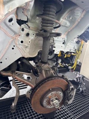 Renault austral 1.2 e-tech гібрид права поворотний кулак амортизатор перед ступиця фото №1