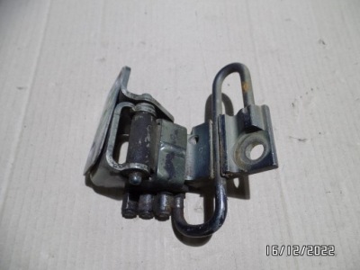 Петля двері перед правий vw polo iv 6q0831412 фото №1