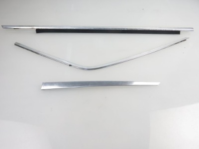 Накладки хром двері правий перед mercedes 123 фото №1