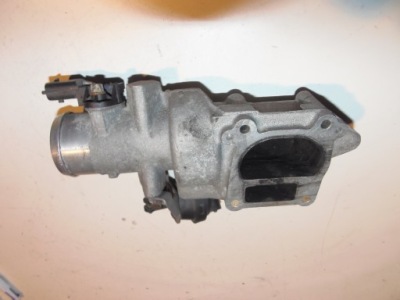 Дроссельная заслонка 08226802 opel vectra c 2.2 dti фото №1