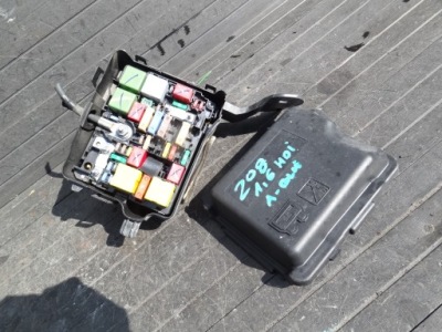 Peugeot 208 2017 1,6 hdi коробка запобіжників фото №1