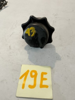 Audi a6 c4 болт кріплення колеса запасного ручка фото №1