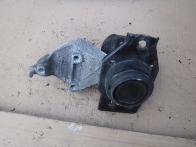 Кронштейн подушка двигуна nissan renault 8200415656 фото №1