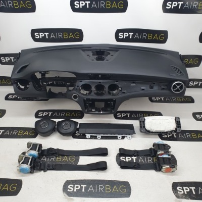 Gla w156 рестайлінг  панель приладів панель  подушки безпеки ремені подушка безпеки фото №1