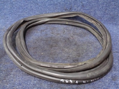 Прокладка крышки багажника alfa romeo 159 sedan фото №1