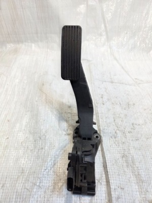 Педаль газа потенциометр opel astra k v 13373777 фото №1