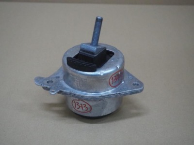 Кронштейн подушка двигуна права alfa romeo stelvio 00505515100 фото №1