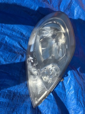 Trafic vivaro ii лампа правая перед 8200701356 фото №1