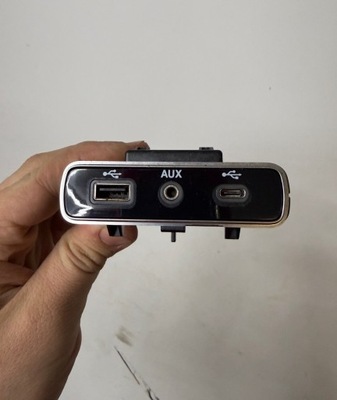 Alfa romeo stelvio роз'єм usb aux 01561523850 фото №1