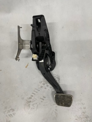 Bmw 3 g20 g21 19- педаль сцепления автоматическая коробка передач фото №1