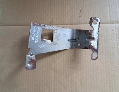 Dacia dokker кронштейн крила фото №1