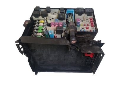 Коробка предохранителей mazda 3 i bk 1.6 bp4k фото №1