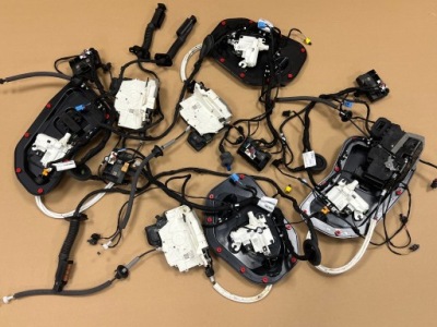 Audi e-tron 55 замки доводчики доводчик дверь фото №1