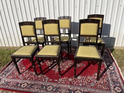 Stare ładne krzesła.