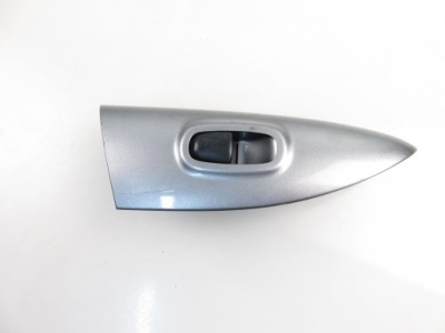 Перемикач скло правий перед juke 809601km2a фото №1