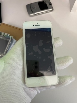 Smartfon Apple iPhone 5 1 GB / 32 GB srebrny IGŁA!