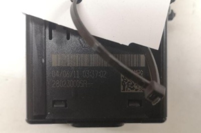 Дополнительные соединитель мультимедиа aux/usb renault grand scénic iii jz0/1_ фото №1