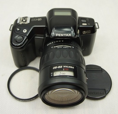 PENTAX MZ-10 z obiektywem, dekielkiem i filtrem