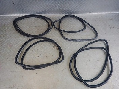 Audi q7 4l0 05- прокладка навколо двері фото №1