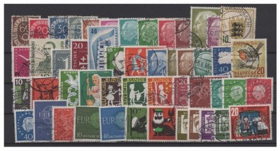 Pakiet RFN 50 znaczków kasowane na czarnej karcie transportowej [186]