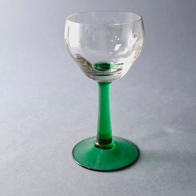 PIEKNY DMUCHANY KIELISZEK Z ZIELONĄ NOGĄ