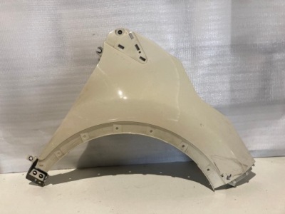 Крила правий renault captur 13-19 фото №1